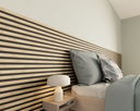 medium_jpg-cando_decowall_acoustic_slaapkamer_detail_eiken_natuur_lattenwand.webp